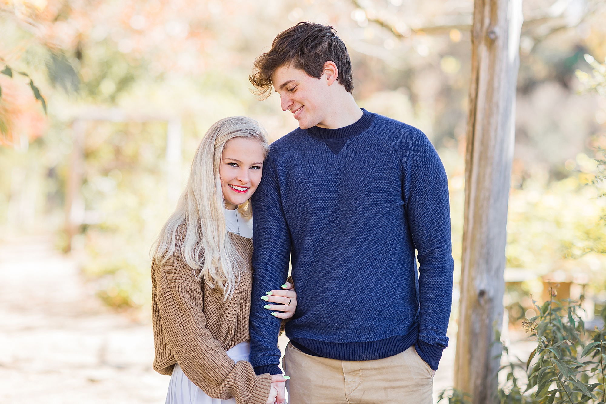 girls leans on boyfriend's arm during mini session at The Ivy Place