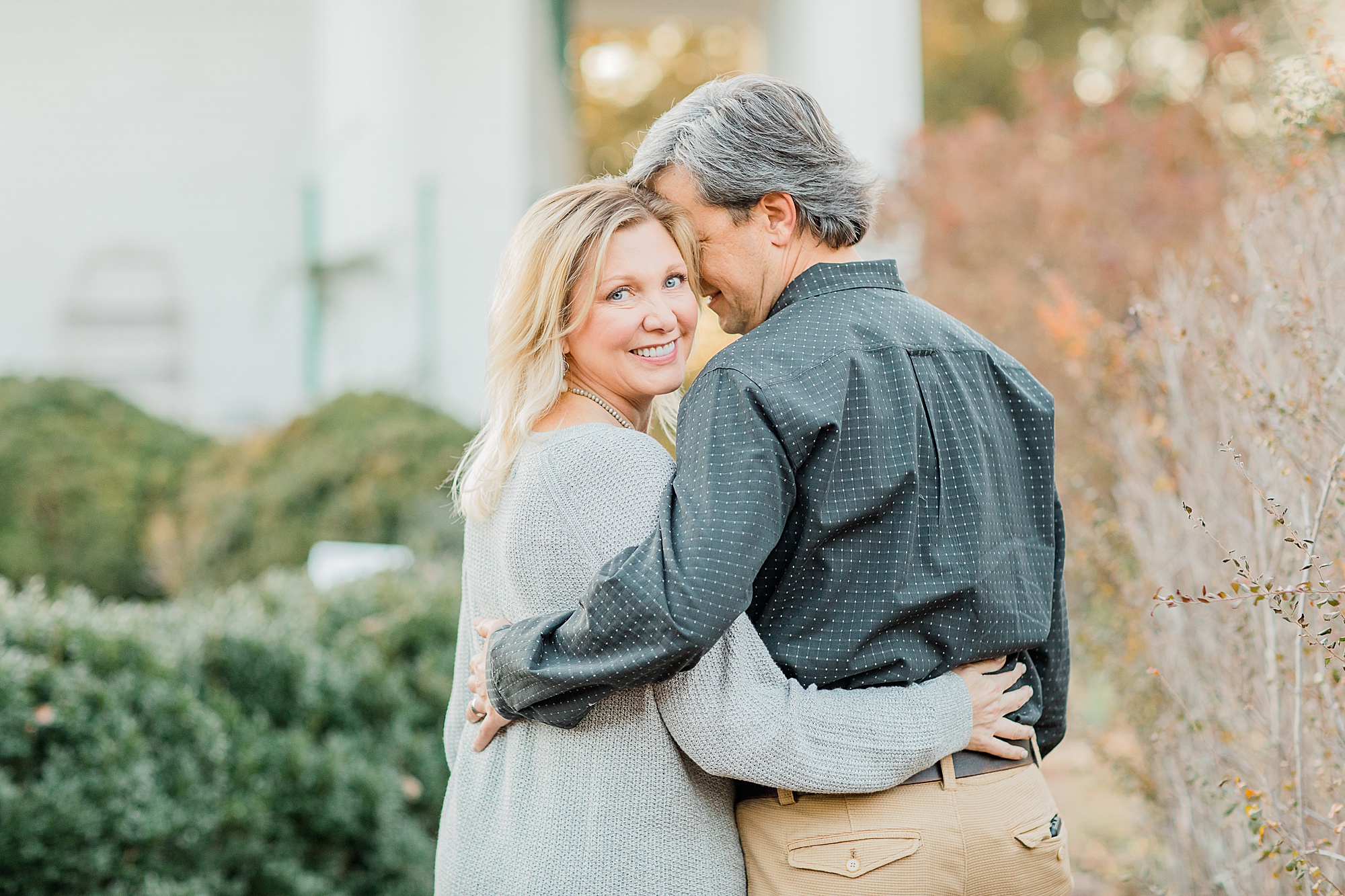 husband and wife pose during CHarlotte family portraits 