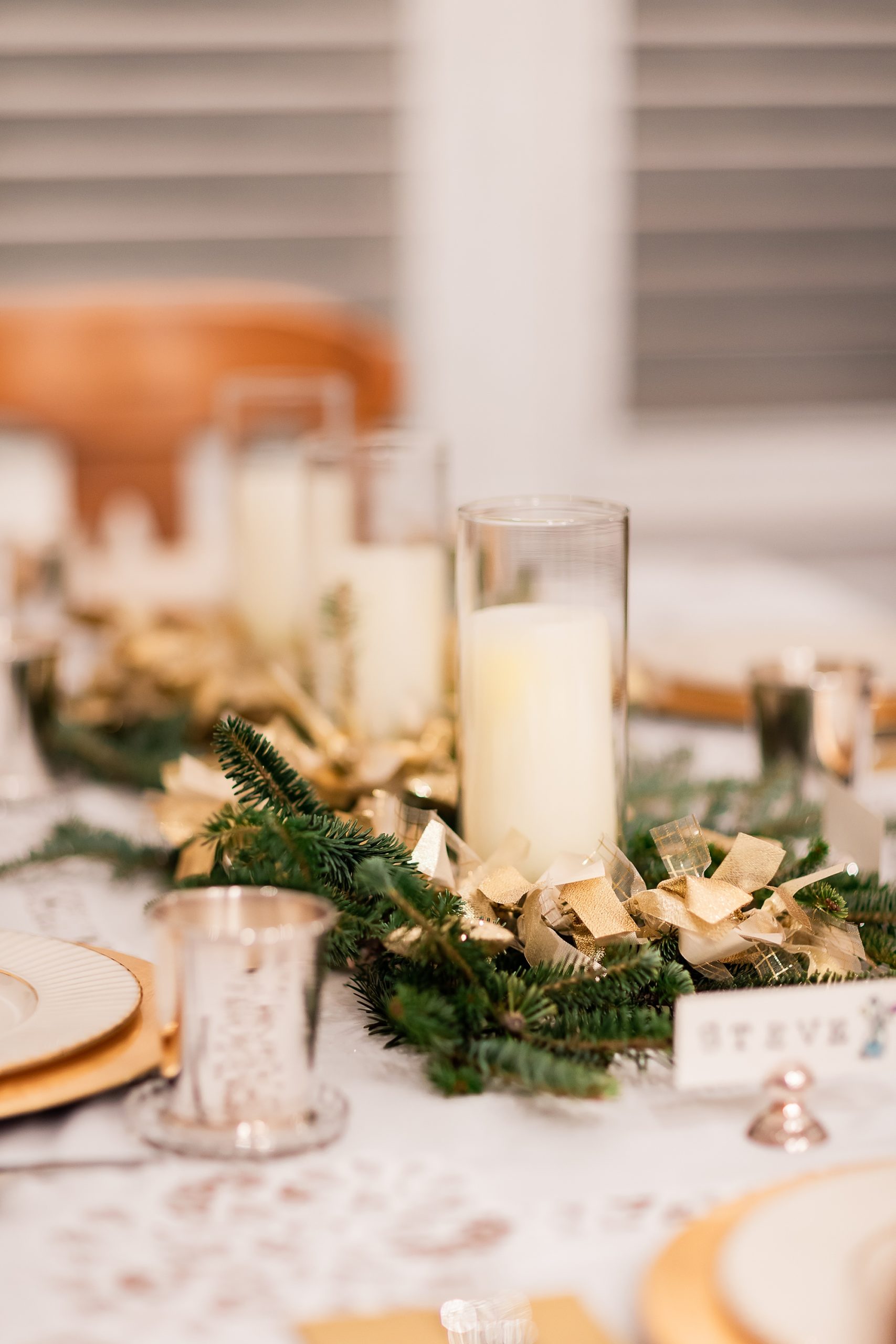 centerpieces with gold and green details for new year's eve wedding 