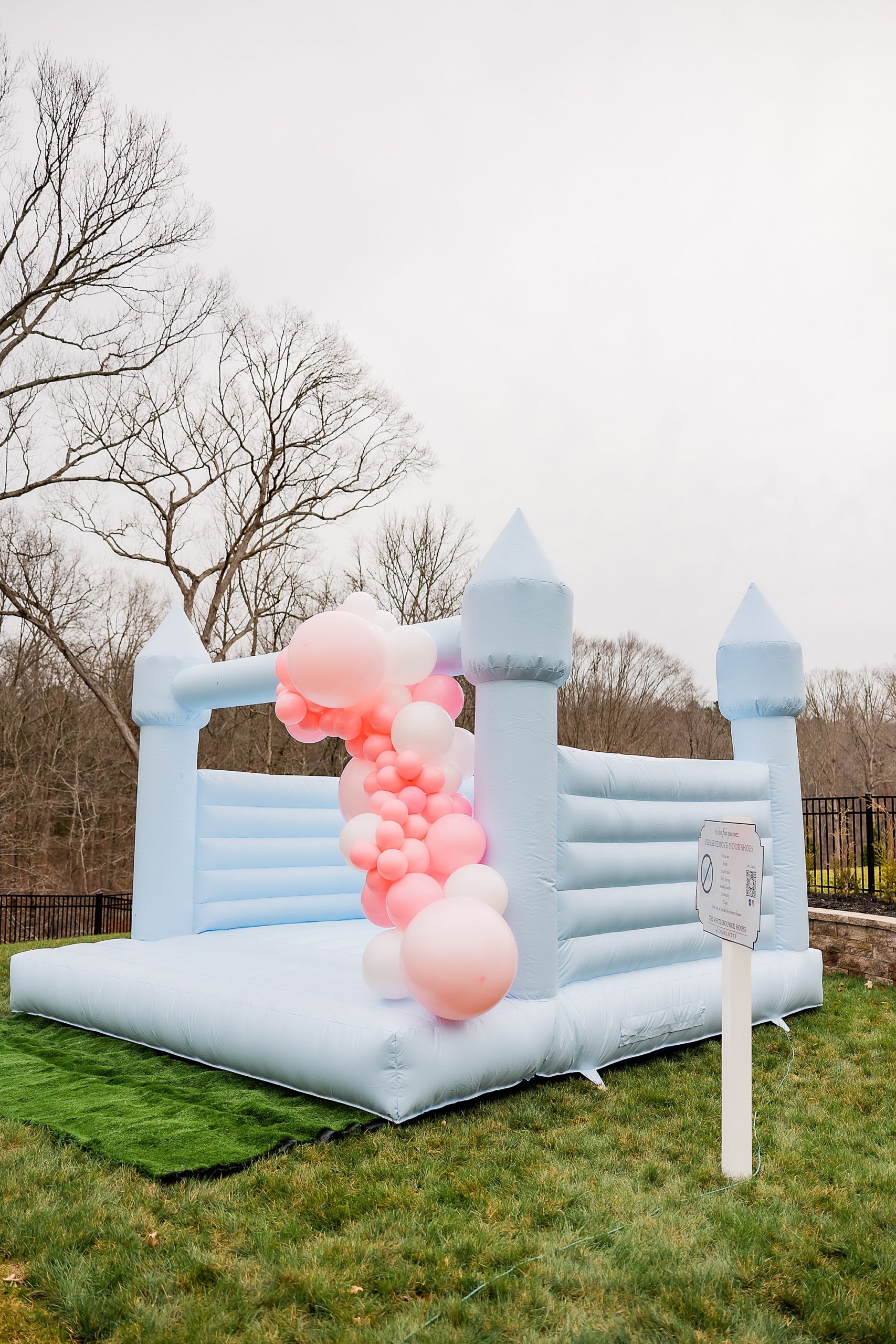 castle bounce house with balloon arch 