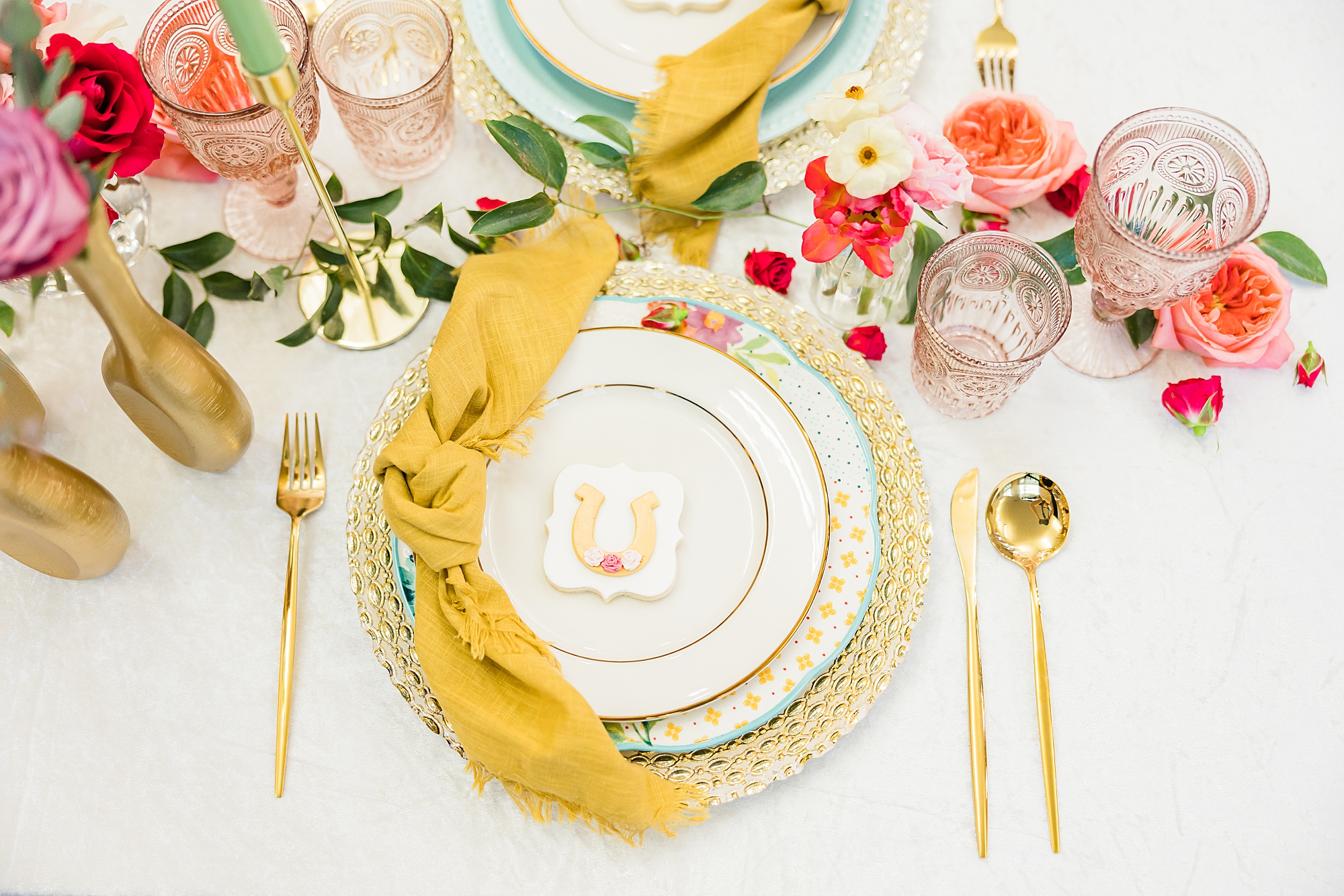 place settings with gold details and pink flowers